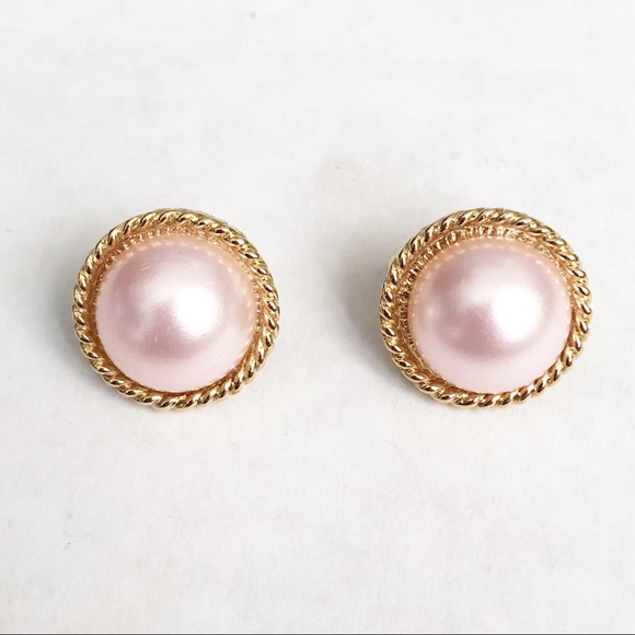 Jewelry - Light pink and gold round earrings